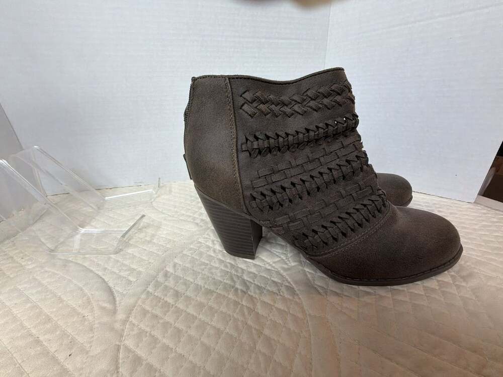 Maurices Ankle Booties Size 7.5 Brown Woven Block Heel
